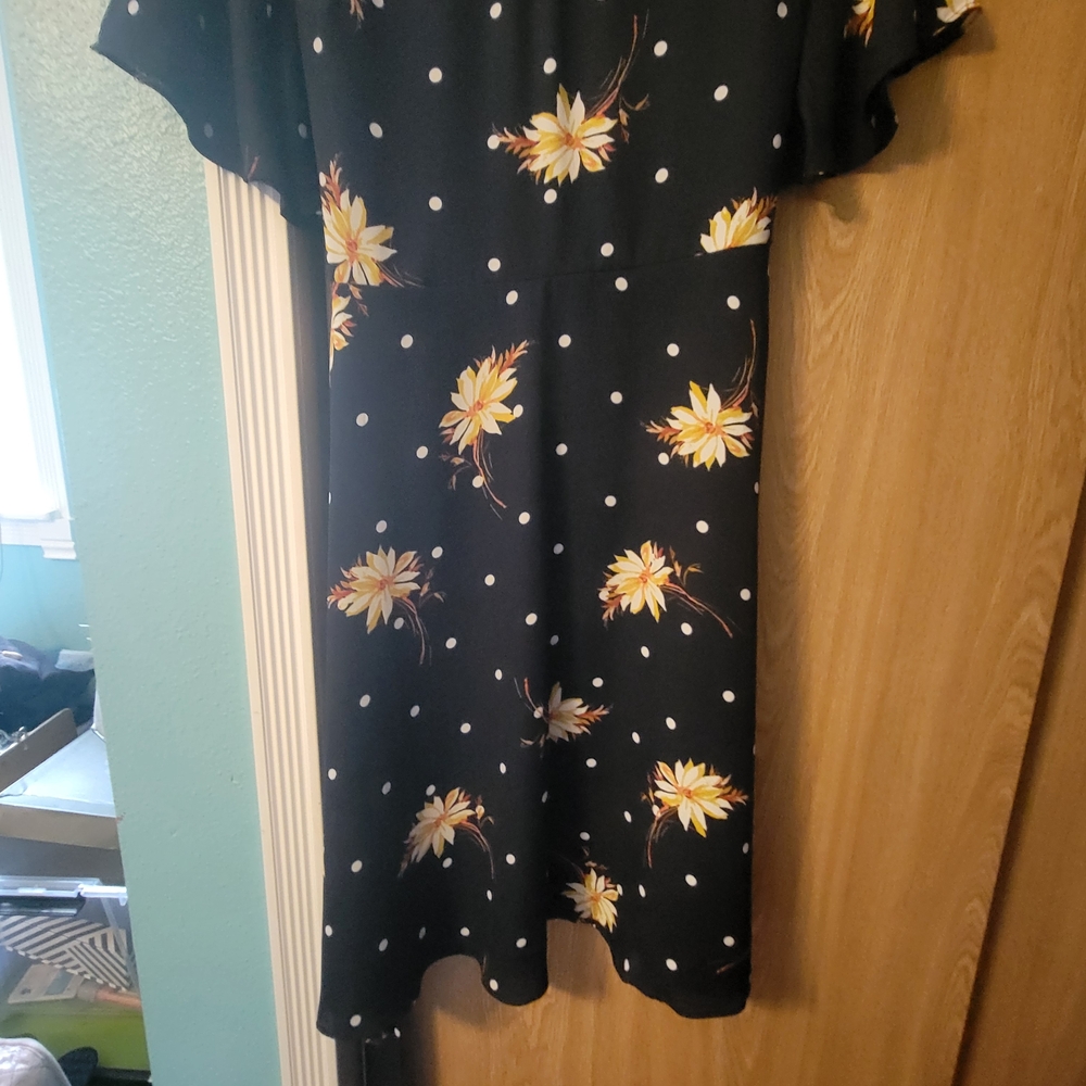 Banana Republic Factory Black Dress with Floral and Polka Dots - Picture 4 of 13